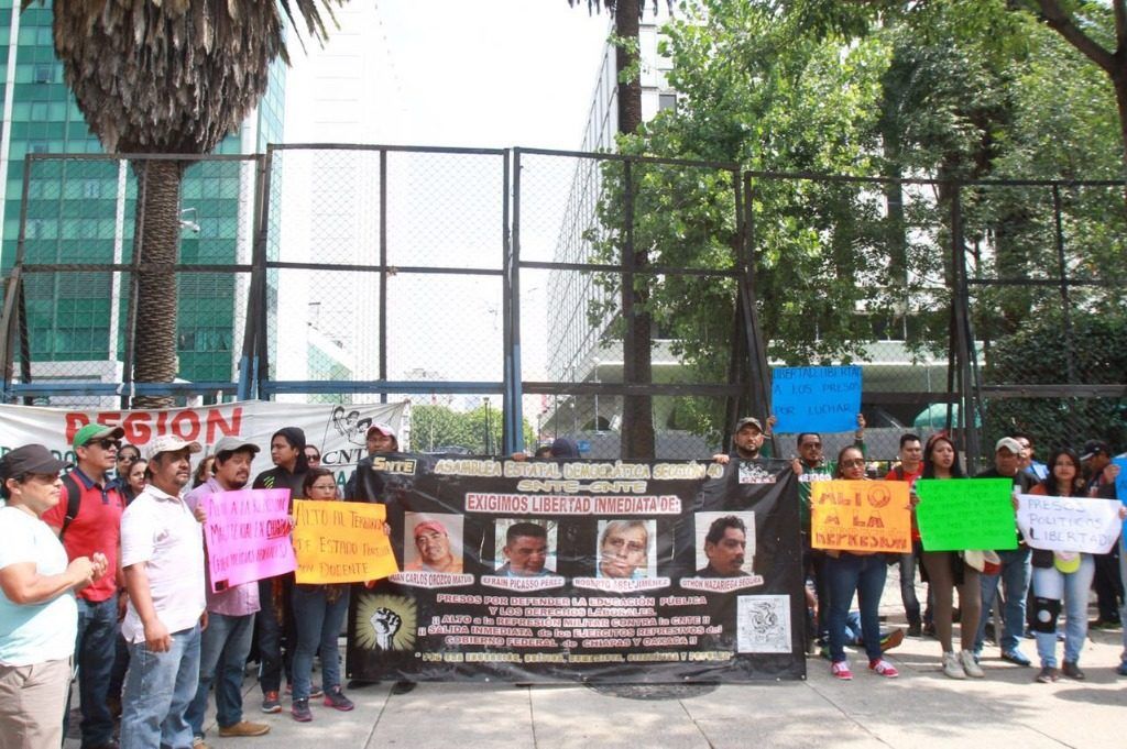 CNTE protesta frente a embajada de EE.UU. - cnte-4-1024x681