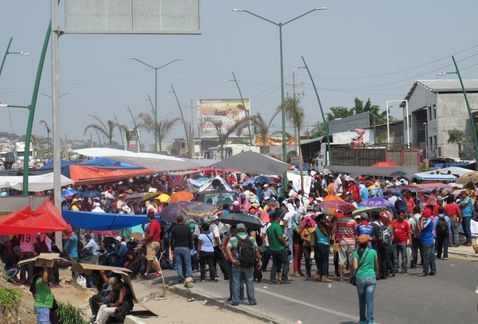 CNTE bloquea puentes internacionales en Chiapas - cnte-chiapas-4