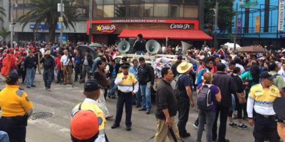 CNTE marcha hacia la Secretaría de Gobernación - cnte-reforma