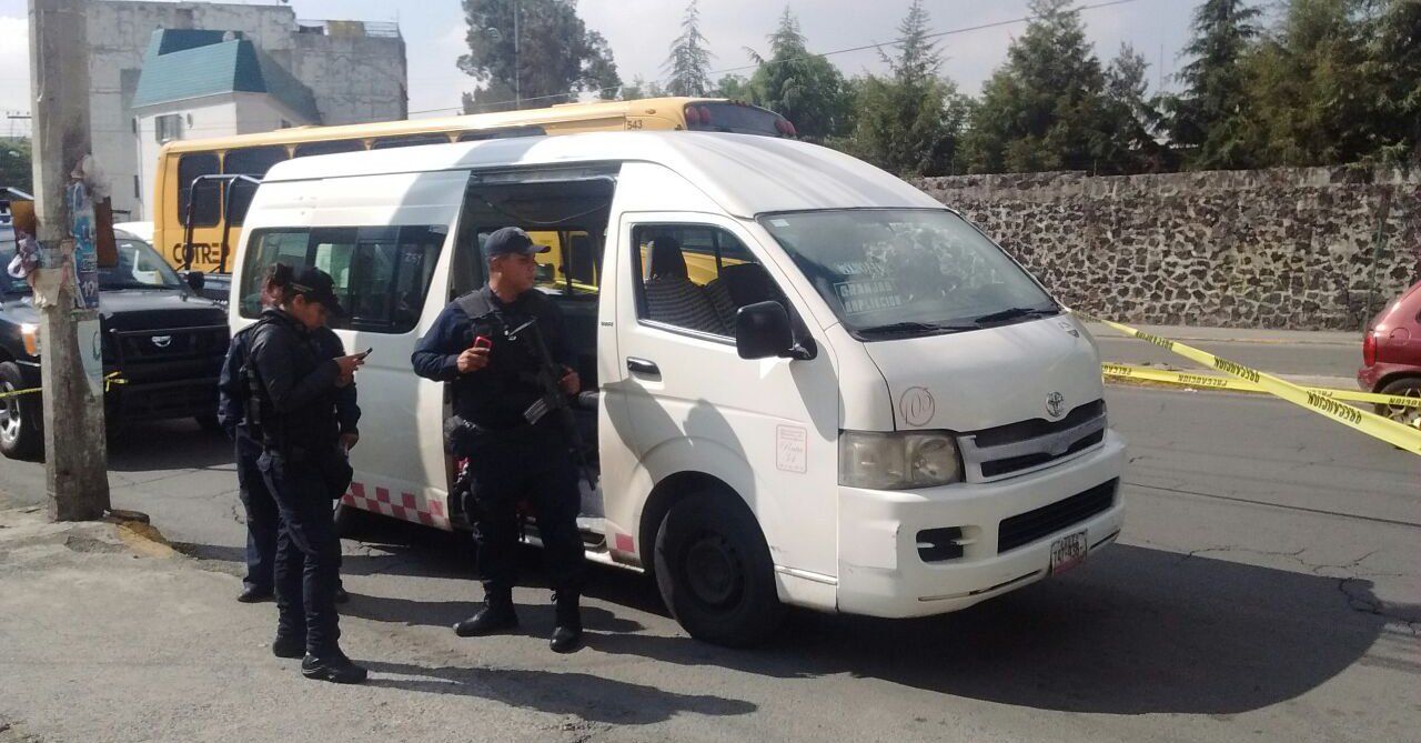 Pasajero de combi mata a asaltante en Naucalpan