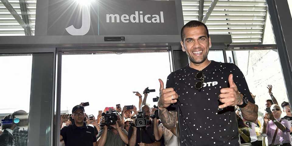 Dani Alves ya es jugador de la Juventus