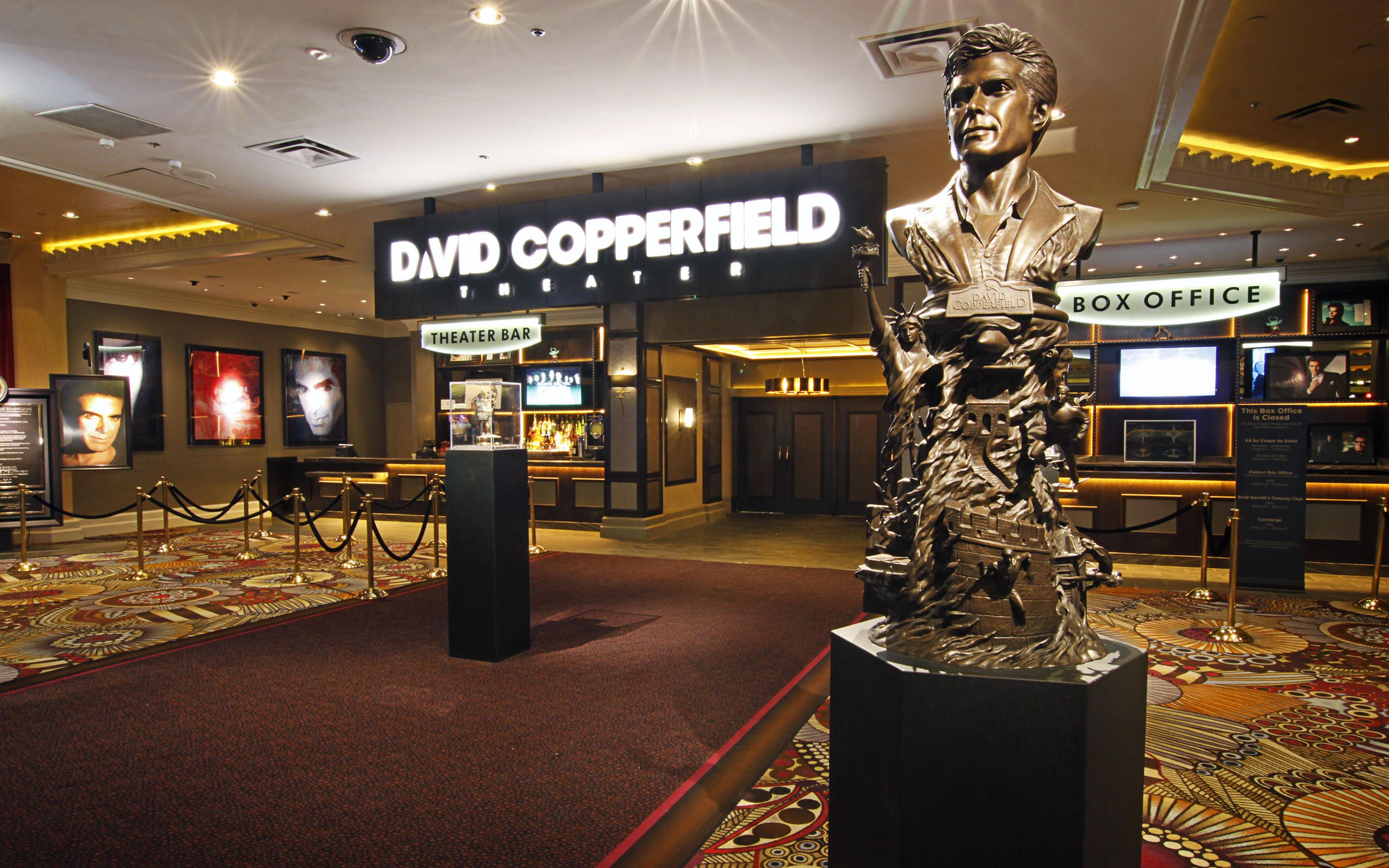Demandan a David Copperfield por accidente en espectáculo