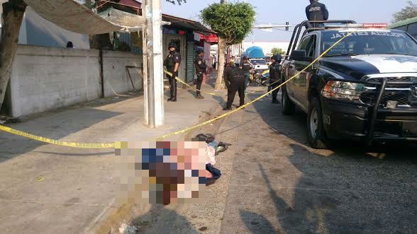 Dejan cuerpo decapitado a plena luz del día en colonia de Acapulco - decapitado-acapulco
