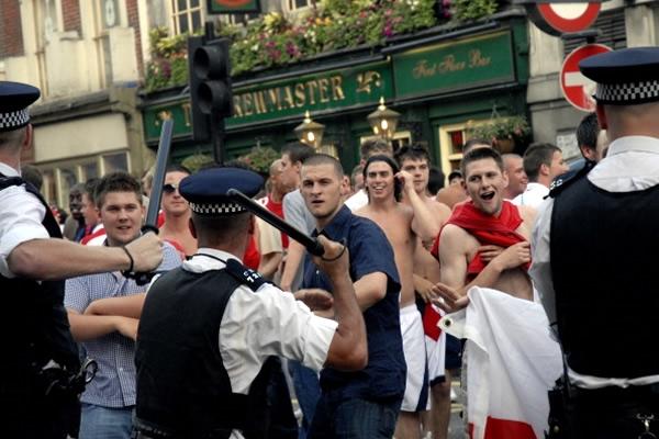 Francia deporta a 20 rusos implicados en enfrentamientos en la Euro - descarga-1-2