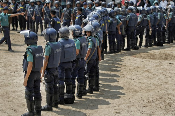 Detienen a cinco mil personas en Bangladesh por ataques contra minorías - detenidos-Internet