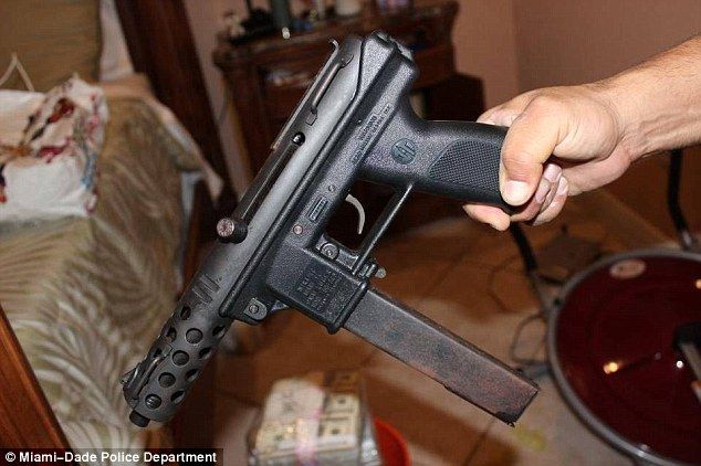 Decomisan 24 mdd en Miami - dinero-miami-3