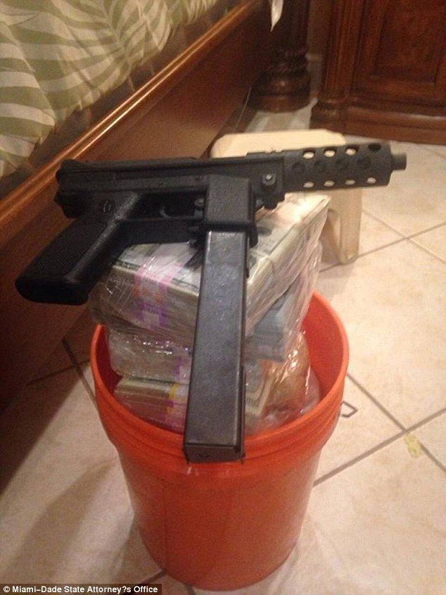 Decomisan 24 mdd en Miami - dinero-miami-7