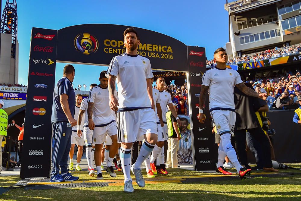 Argentina elimina y golea 4-1 a Venezuela