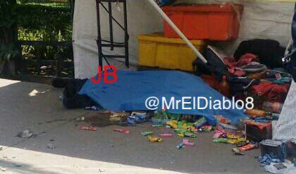 Llanta se desprende de camión y mata a vendedor de dulces - dulces-2