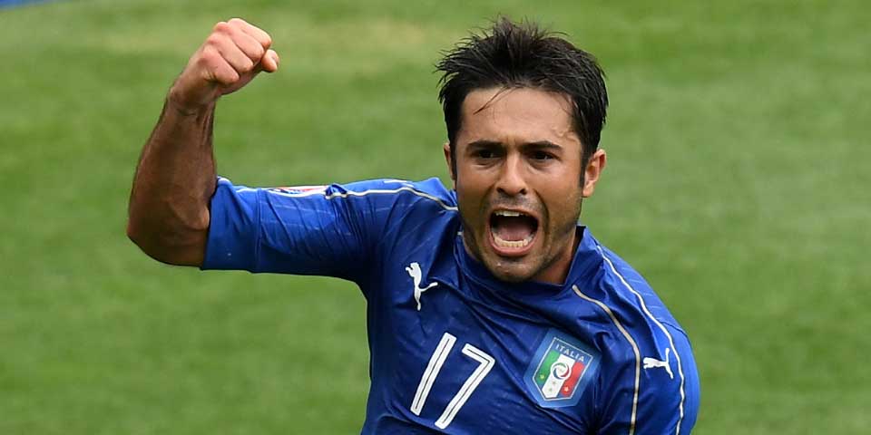 Éder salva a Italia con gol de último minuto