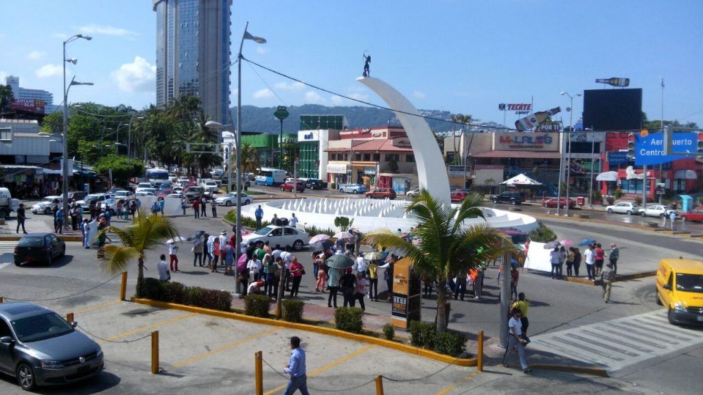 Costera de Acapulco bloqueada por maestros de la CNTE - f9c1b414-125e-4b36-889b-c95bcf7f557e-1024x576