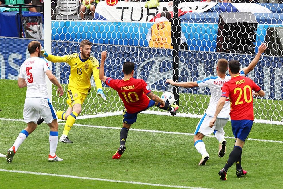 Piqué salva a España - fabregas