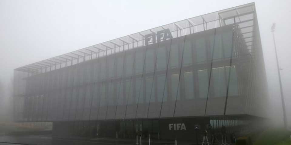 Blatter, Valcke y Kattner se otorgaron aumentos y bonos de 80 mdd - fifa-oficinas