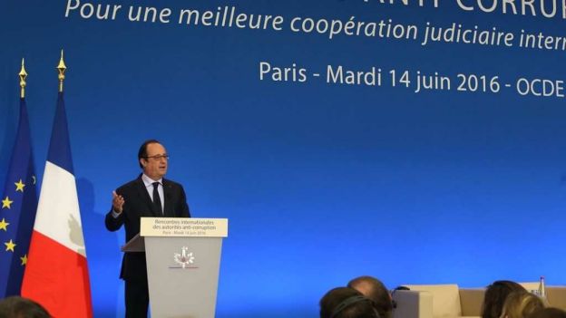 Hombre asesina a dos policías y lo transmite por Facebook - francois-hollande