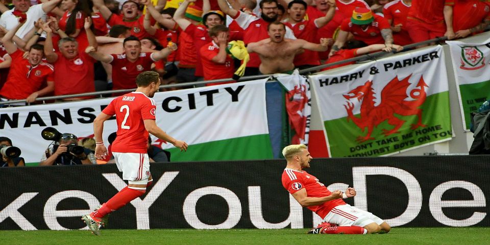 Gales conquista el liderato del Grupo B y avanza a octavos