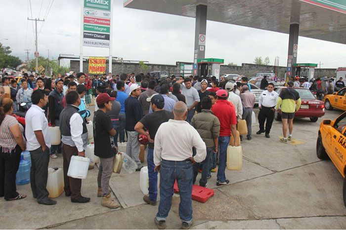 Pemex pide evitar compras de pánico de gasolina - gasolina-1