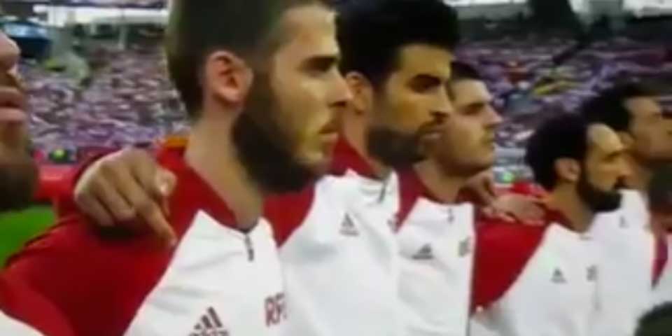 Piqué explica polémico gesto durante himno de España