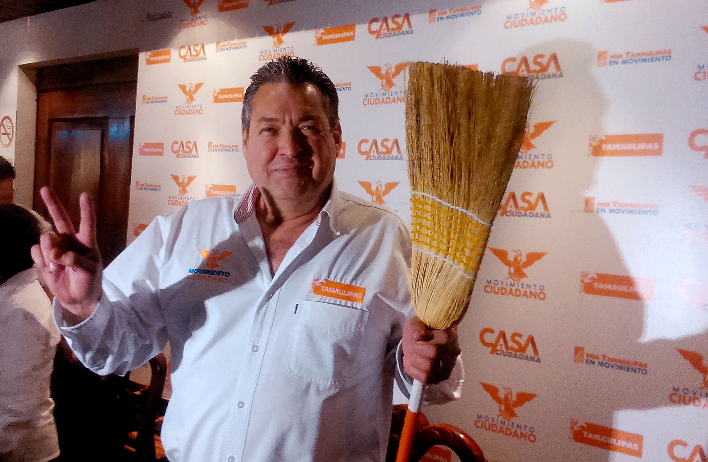 Video: excandidato en estado de ebriedad externa su preocupación ante el brexit - gustavo-cárdenas