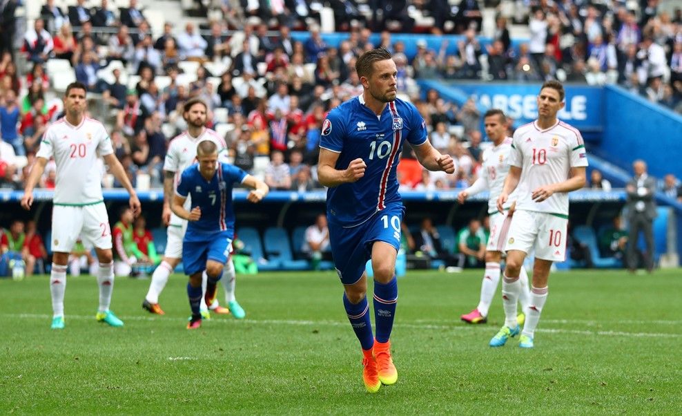 Autogol da el empate a Hungría contra Islandia - gylfi