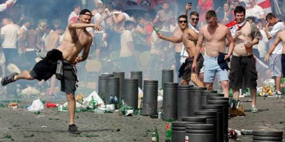 Video: hooligans protagonizan nueva jornada de violencia en Marsella