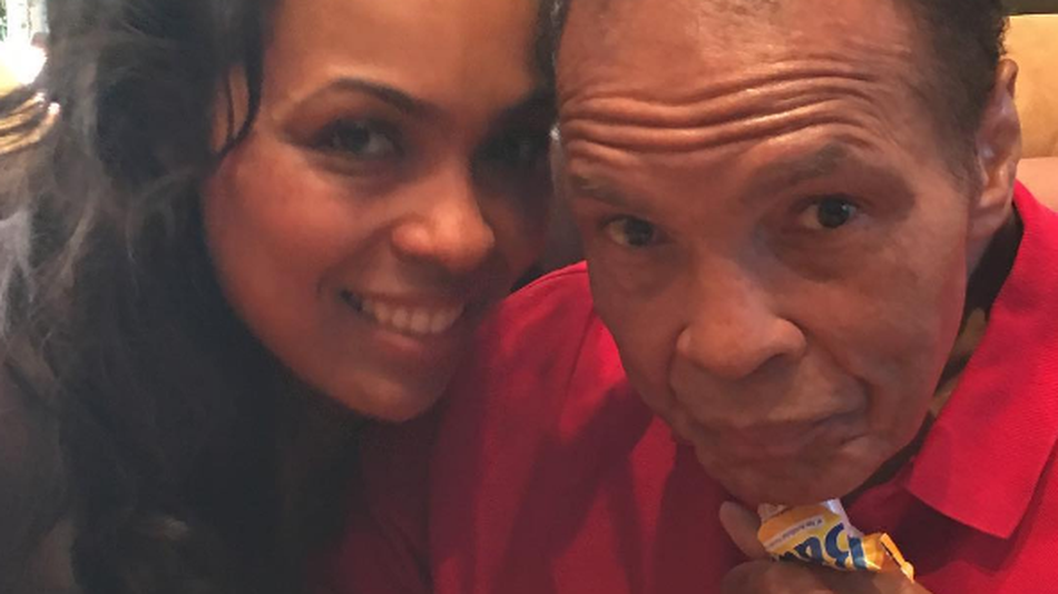 La última foto de Muhammad Ali - https-2F2Fblueprint-api-production.s3.amazonaws.com2Fuploads2Fcard2Fimage2F1064792FScreen_Shot_2016-06-04_at_09.45.00