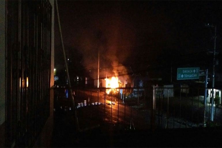 Incendian comandancia de la Policía Federal en Oaxaca