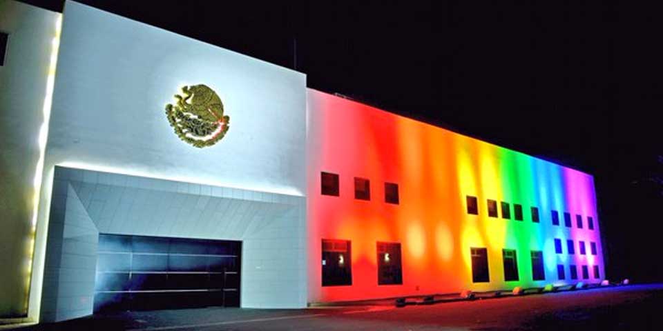 EPN expresa su reconocimiento a comunidad LGBTTTI