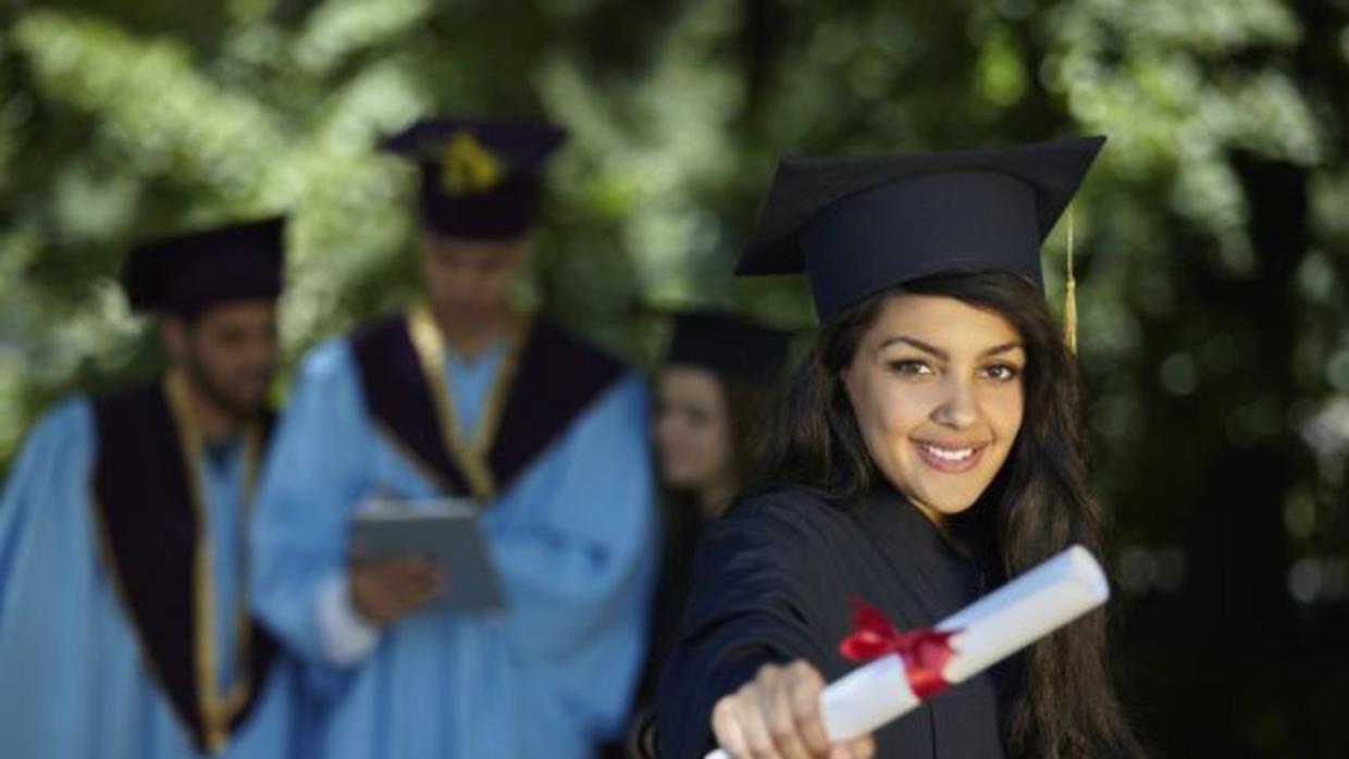 Anuncian lanzamiento de becas para mexicanos en el extranjero