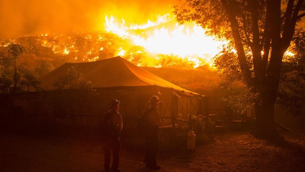Incendio se sale de control en California Incendio se sale de control en California