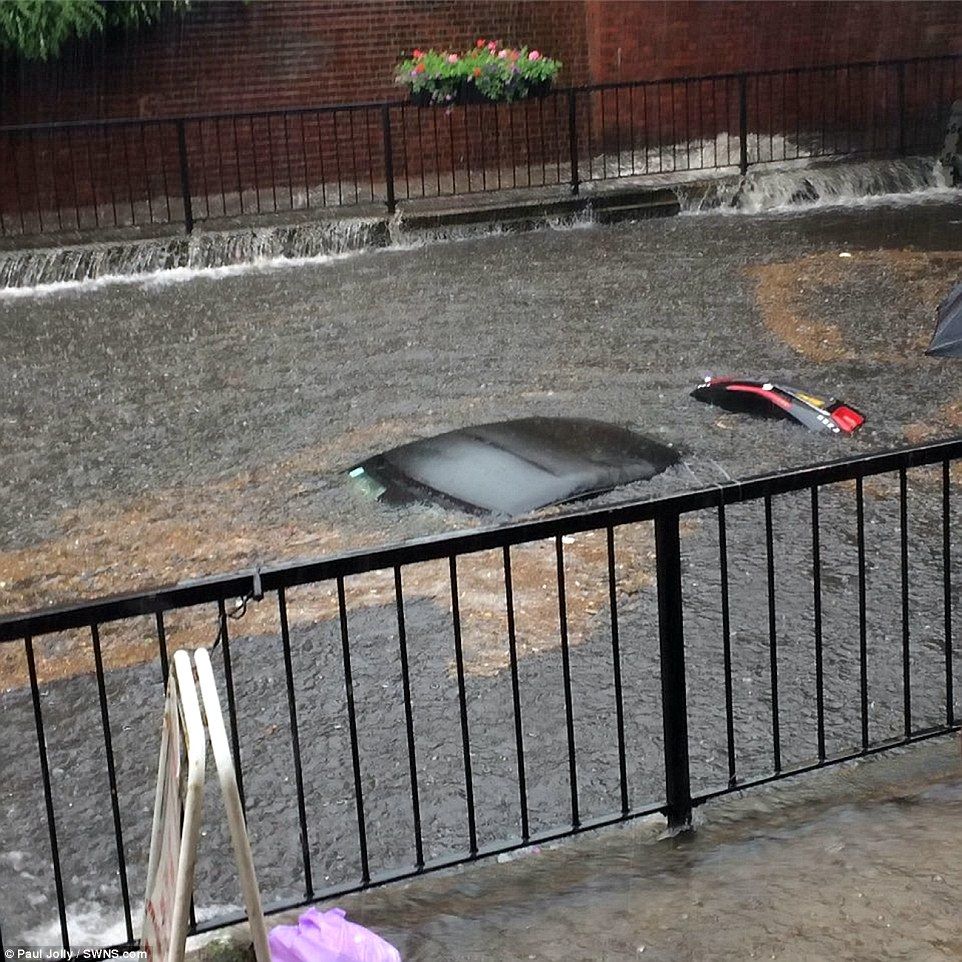 Tormentas provocan inundaciones e incendios en Reino Unido - inundaciones-reino-unido-2
