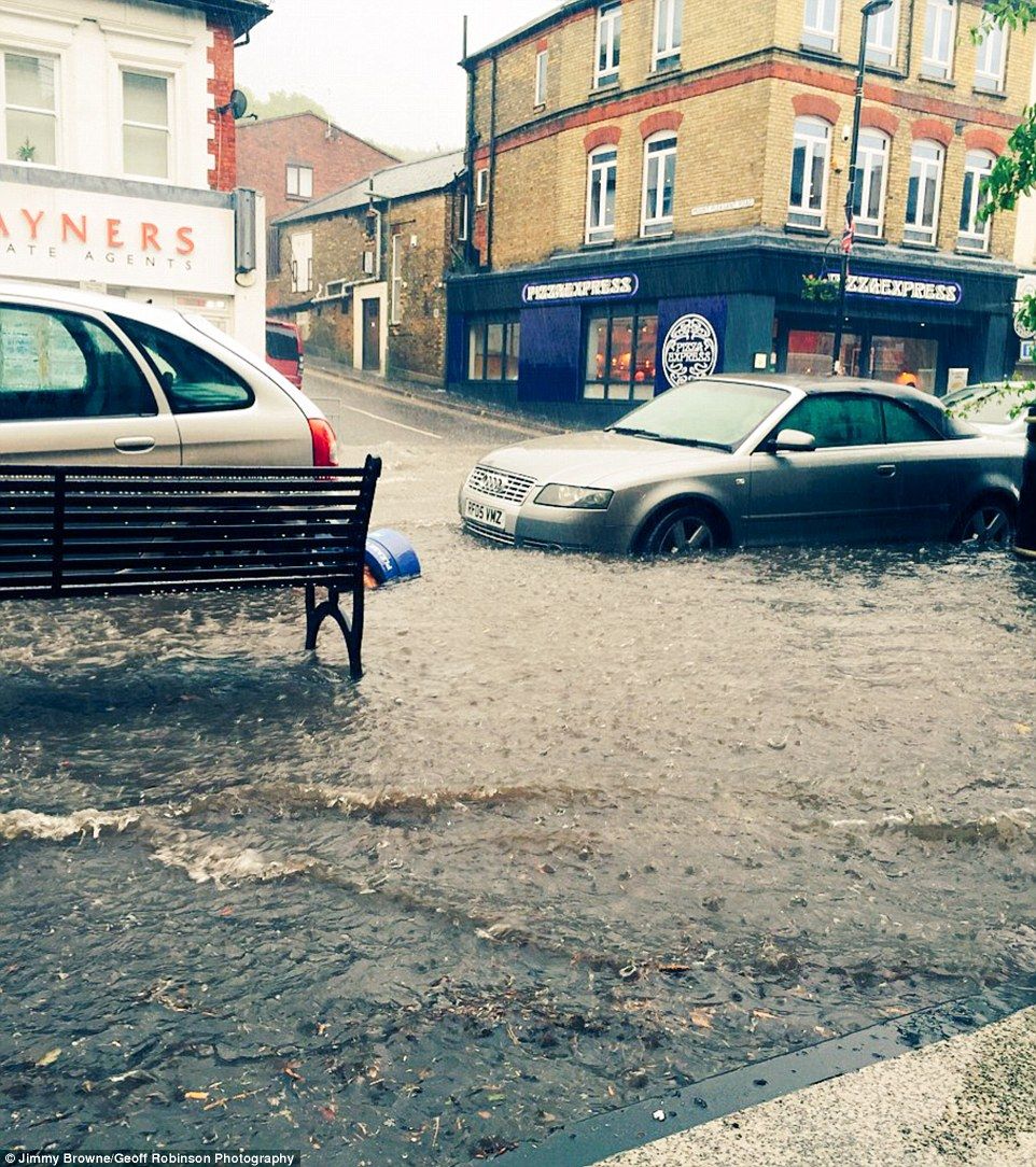 Tormentas provocan inundaciones e incendios en Reino Unido - inundaciones-reino-unido-3