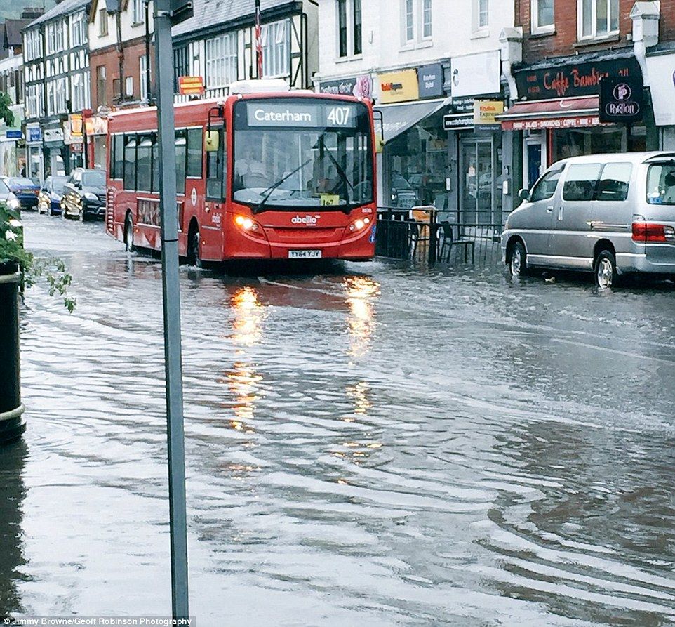 Tormentas provocan inundaciones e incendios en Reino Unido - inundaciones-reino-unido-8