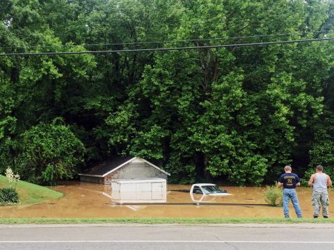 Suman 23 muertos por inundaciones en West Virginia - inundaciones-west-virginia-10