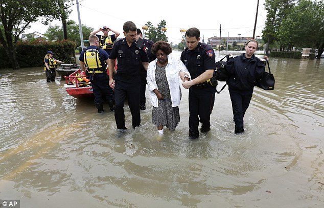 Suman 23 muertos por inundaciones en West Virginia - inundaciones-west-virginia-7