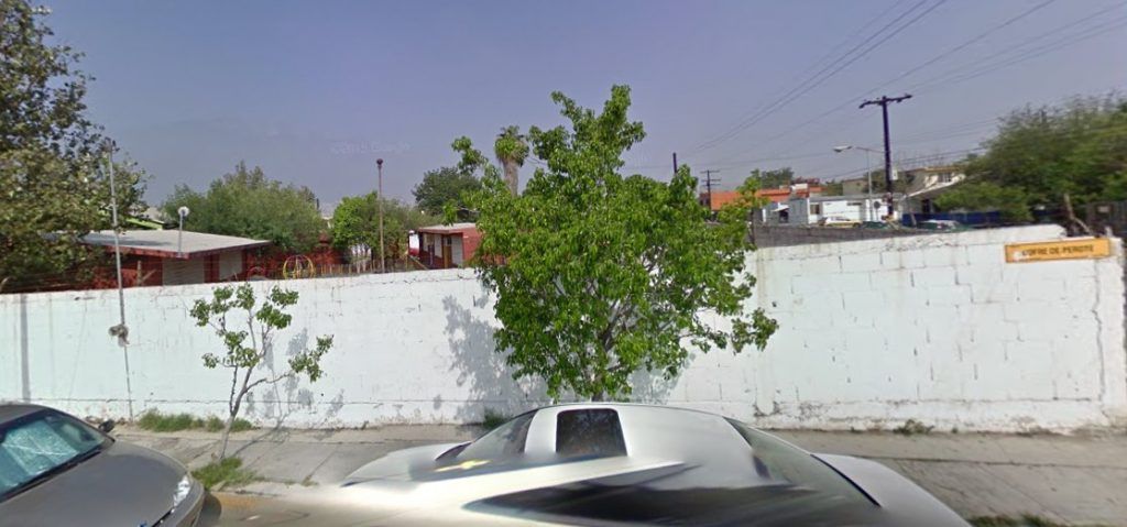 Adulto mayor choca su vehículo contra barda de jardín de niños en Monterrey - jardin-de-niños-villa-mitras-google-1024x479