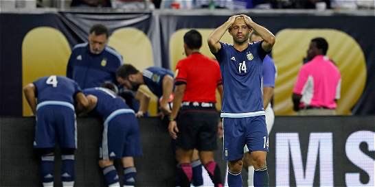 Así quedó el brazo de Lavezzi tras su espectacular caída - javier-mascherano