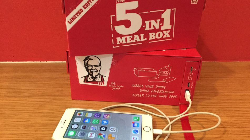 KFC lanza caja de alimentos que carga la batería del celular