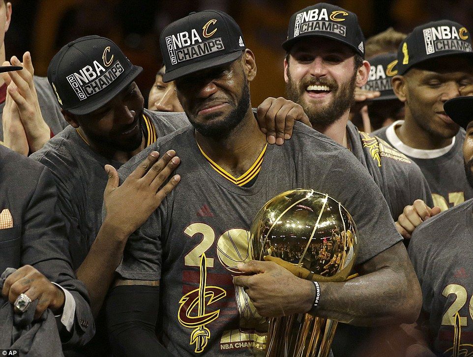 Cavaliers de Cleveland se coronan campeones de la NBA - lbron-james