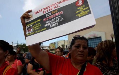 Maestros imparten clases en explanada del centro de Nuevo León - maestros-nl-