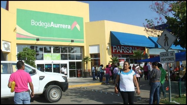 Maestros bloquean plazas comerciales en Oaxaca - maestros-plazaas