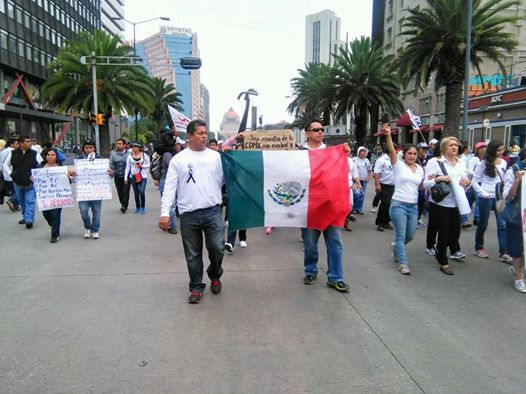Manifestantes marchan del Ángel al Zócalo - marcha-cnte