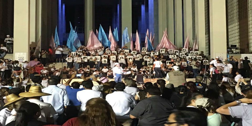 Marchan en Hermosillo para recordar incendio en Guardería ABC