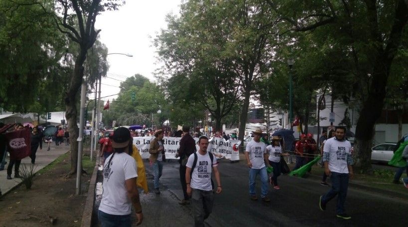 Marchan por “Halconazo” rumbo al Zócalo