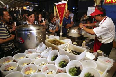 Cerrará mercado de comida exótica de Beijing - mercado-nocturno-Donghuamen-EFEWU-HONG_CLAIMA20160615_0205_17