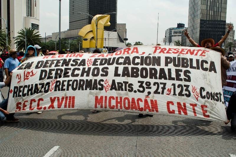 Suspenden a más de mil 600 maestros por paro en Michoacán