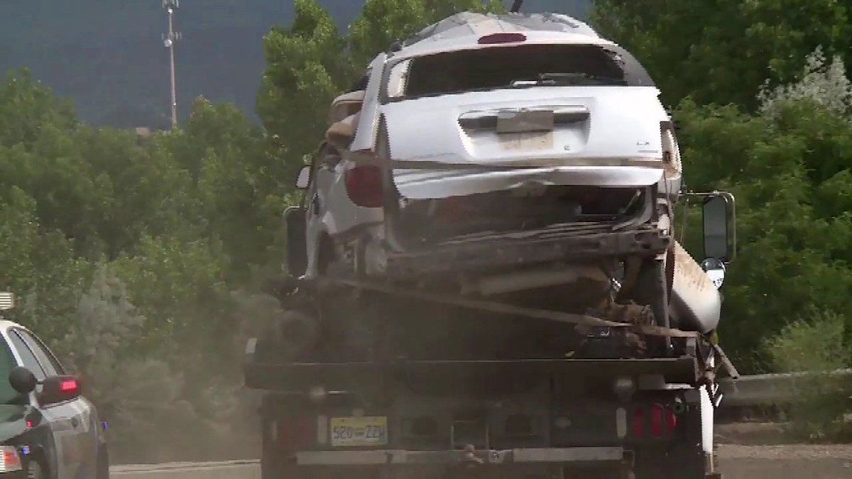 Tren impacta contra camioneta dejando cinco muertos en Estados Unidos - minivan