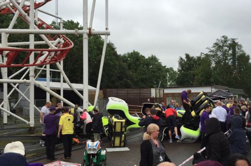 Montaña rusa descarrila en Escocia
