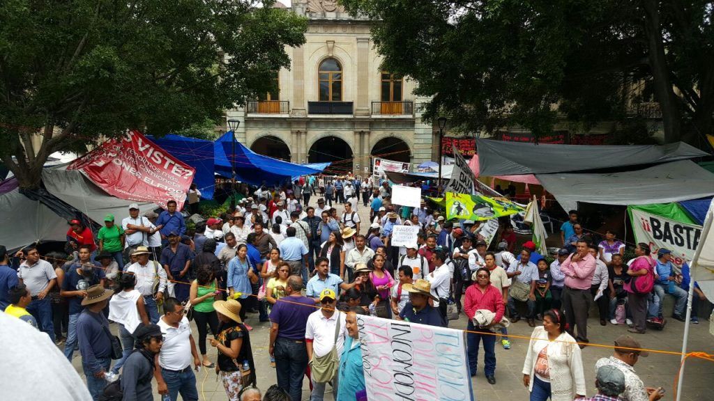 Sin incidentes marcha de maestros en Oaxaca - mov3-1024x576