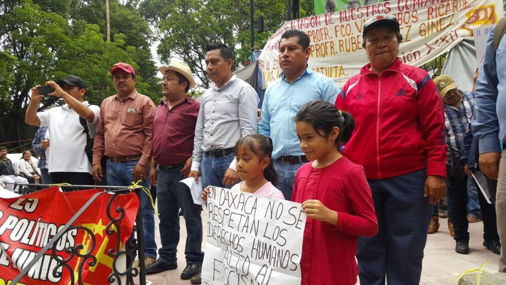 Sin incidentes marcha de maestros en Oaxaca - mov4-1024x576