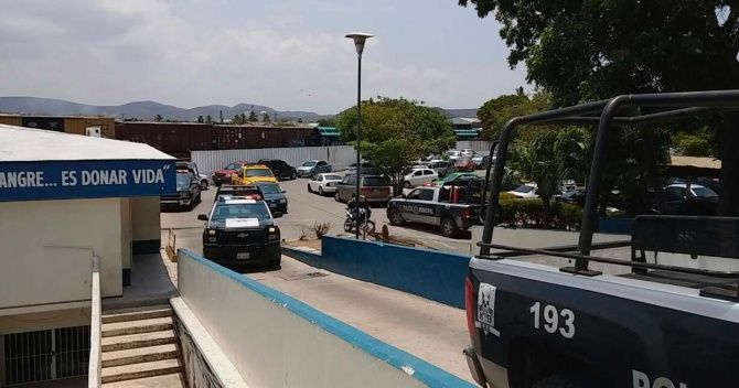 Balacera en Hospital General de Mazatlán deja un muerto y tres heridos - movilizacion.jpg_70266020